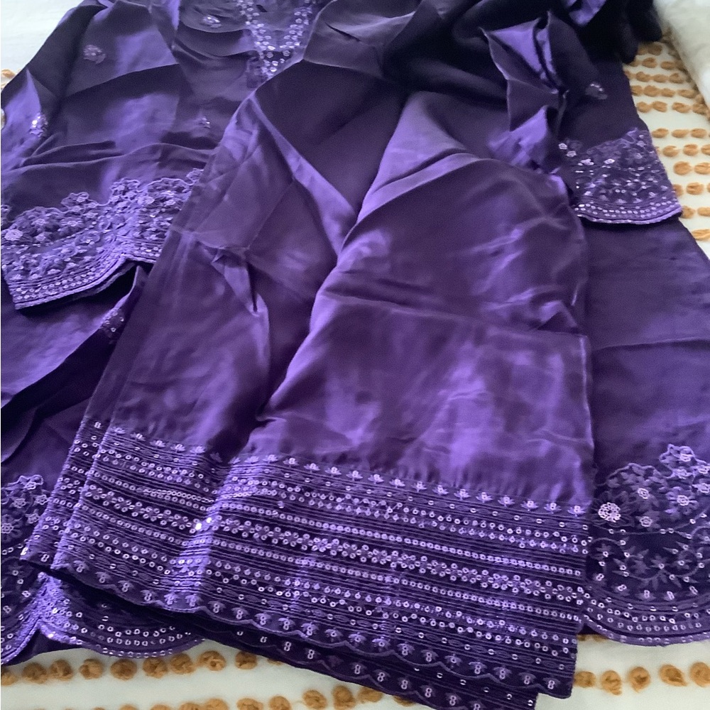 Indian Pakistani outfit with farshi salwar - Picture 10 of 10